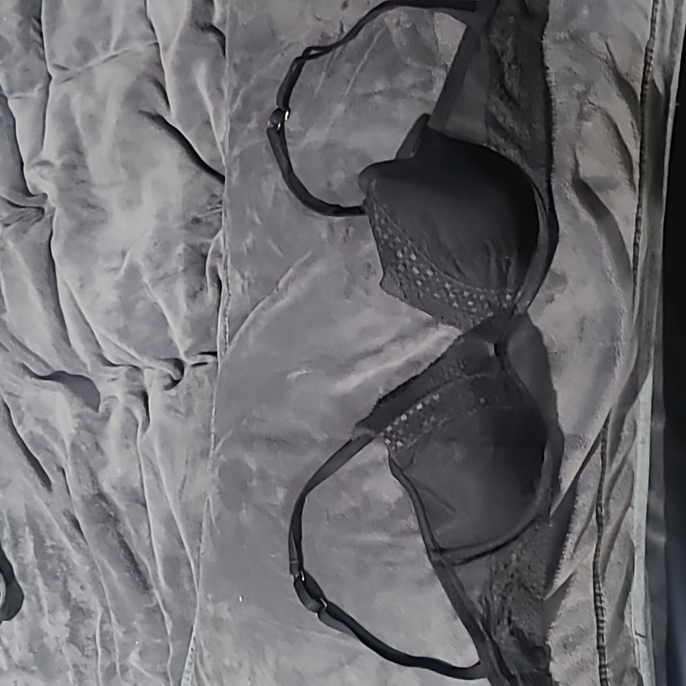 Victoria's secret lace plunge bra, size 34D, black.